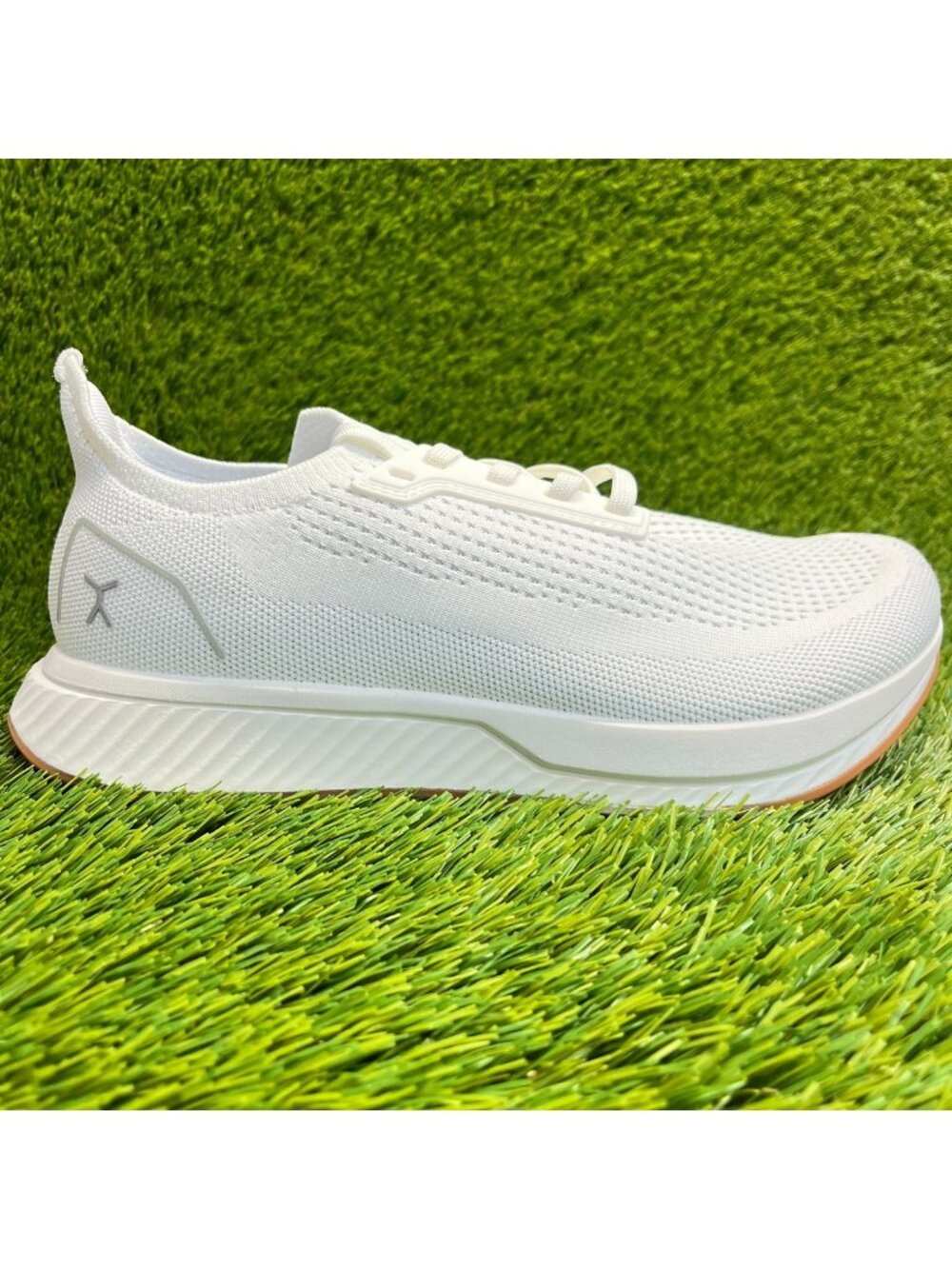 Flux Adapt Runner White Gum Mens Size 9 Womens Size 10.5 Running Athletic Shoes